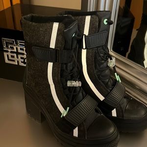 Converse lug soled heeled boots size 6.5